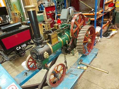 Model traction engine